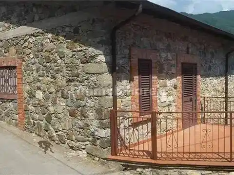 Villa in vendita a Piazza al Serchio
