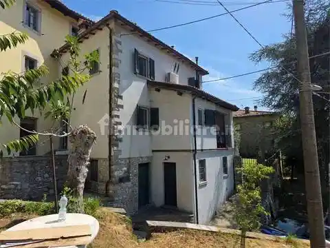 Villa in vendita a Molazzana