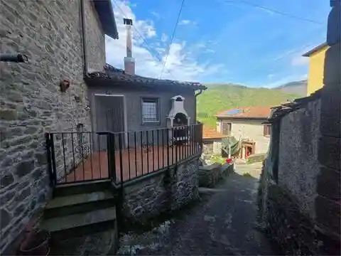 Villa in vendita a Piazza al Serchio
