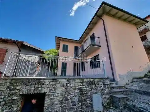 Villa in vendita a Camporgiano