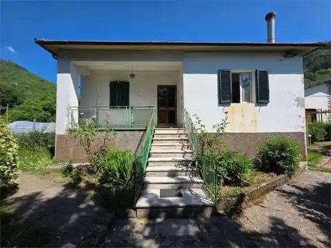 Villa in vendita a Vagli Sotto