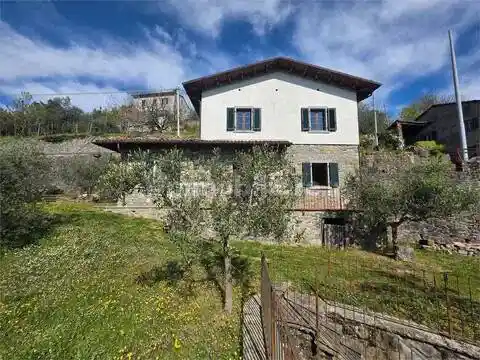 Villa in vendita a Castiglione di Garfagnana