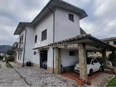 Villa in vendita a Castelnuovo di Garfagnana
