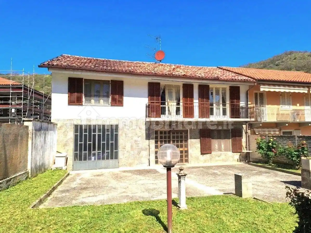 Villa in vendita a Santa Vittoria d'Alba