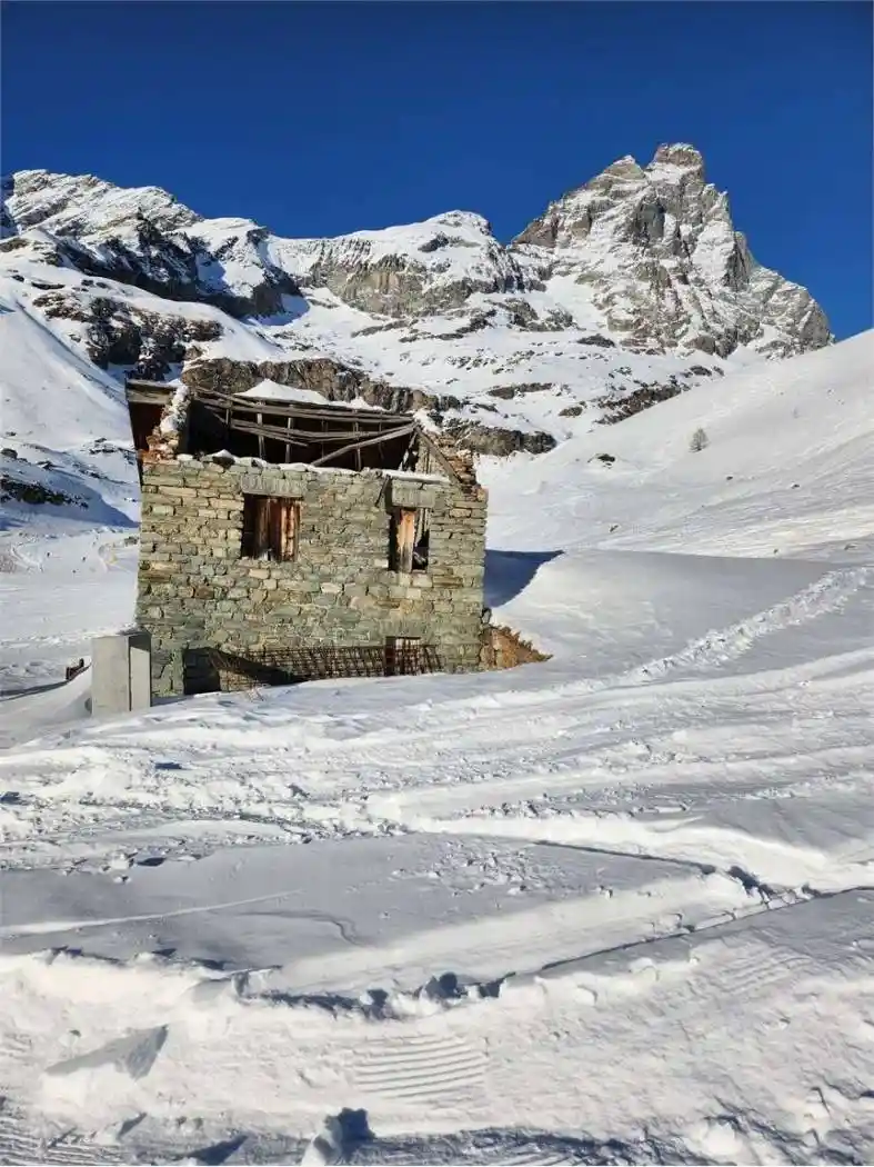 Palazzo - Edificio in vendita a Valtournenche