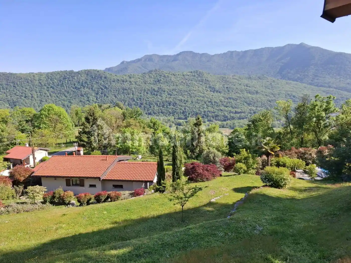Villa in vendita a Duno