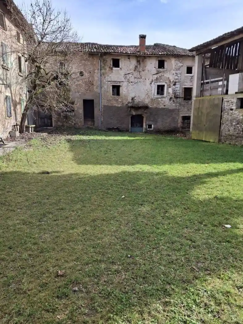 Villa in vendita a Badia Calavena