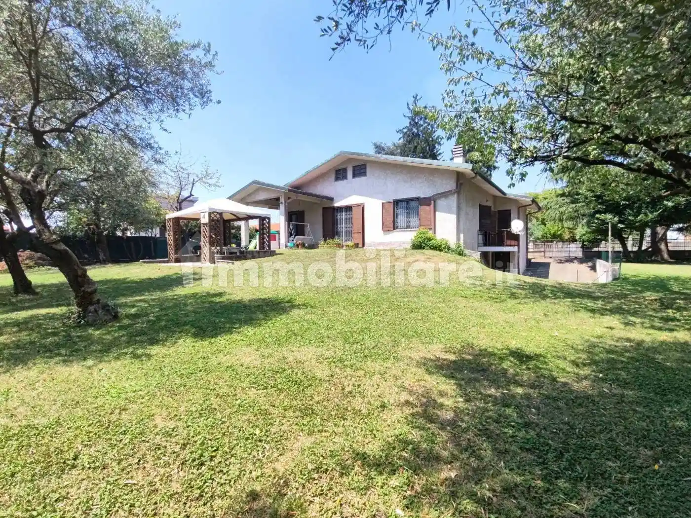 Villa in vendita a Caronno Pertusella