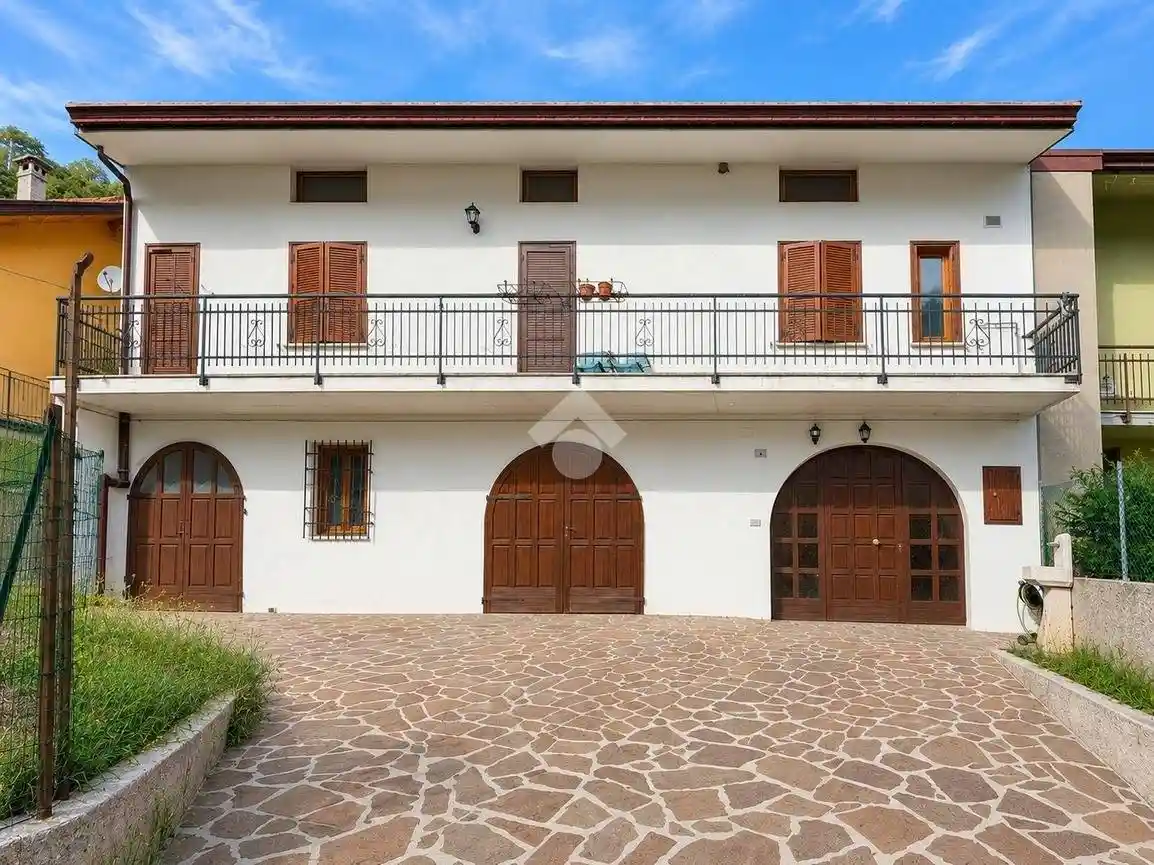 Casa indipendente in vendita a Cavazzo Carnico