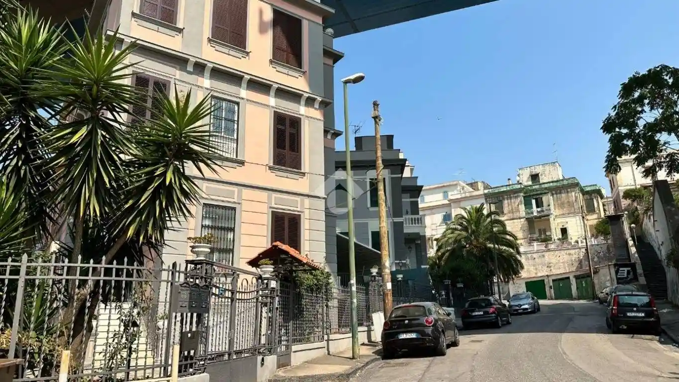 Appartamento in vendita a Napoli