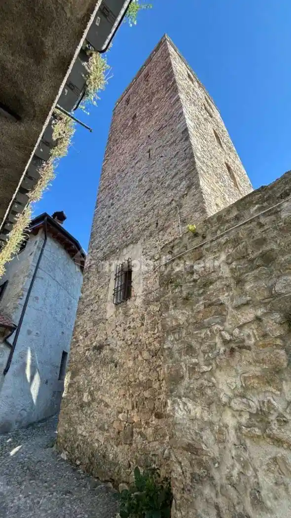 Casa indipendente in vendita a Mandello del Lario