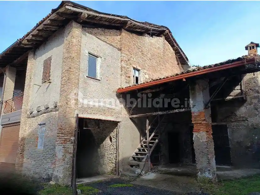 Rustico - Casale in vendita a Faloppio