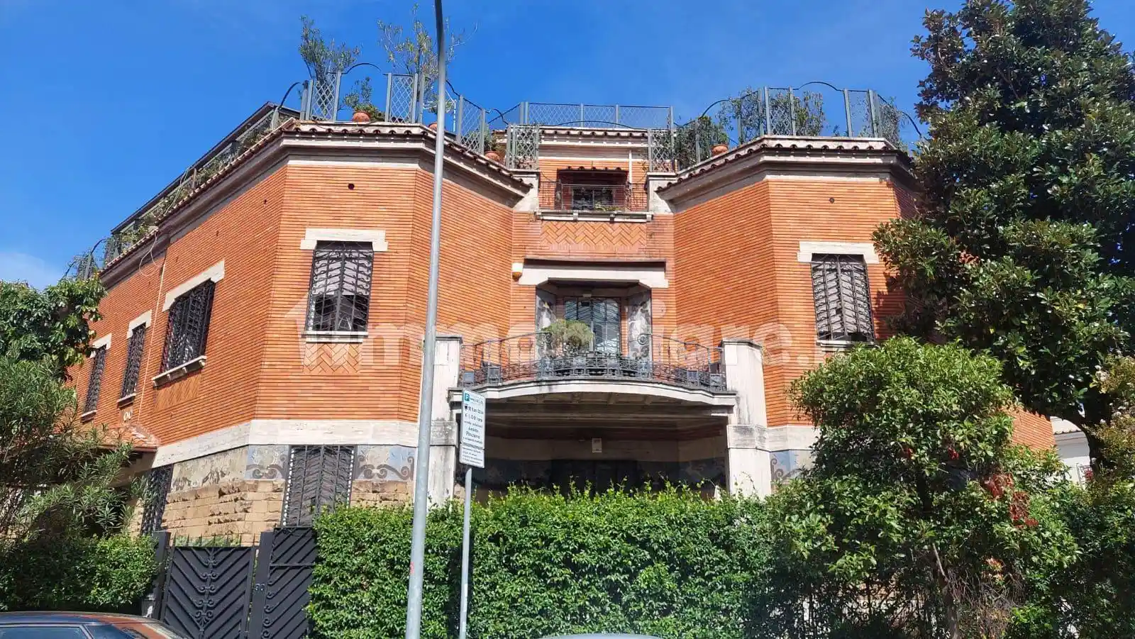 Palazzo - Edificio in vendita a Roma