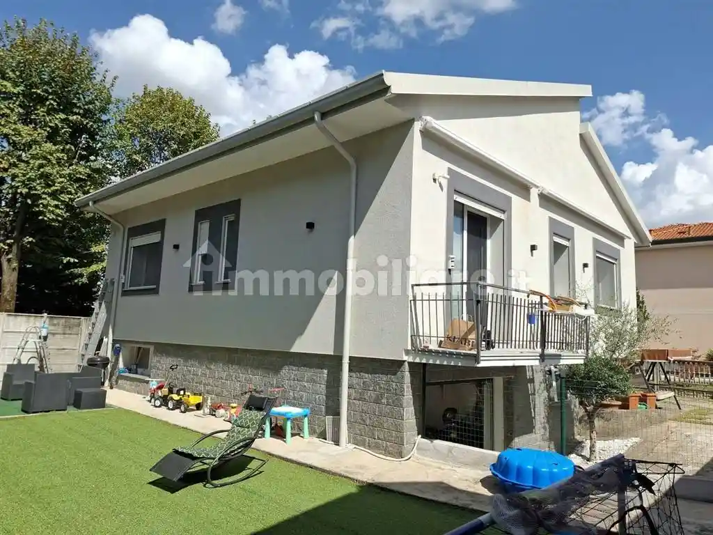 Villa in vendita a Meda