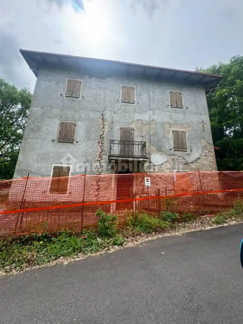 Palazzo - Edificio in vendita a Grizzana Morandi