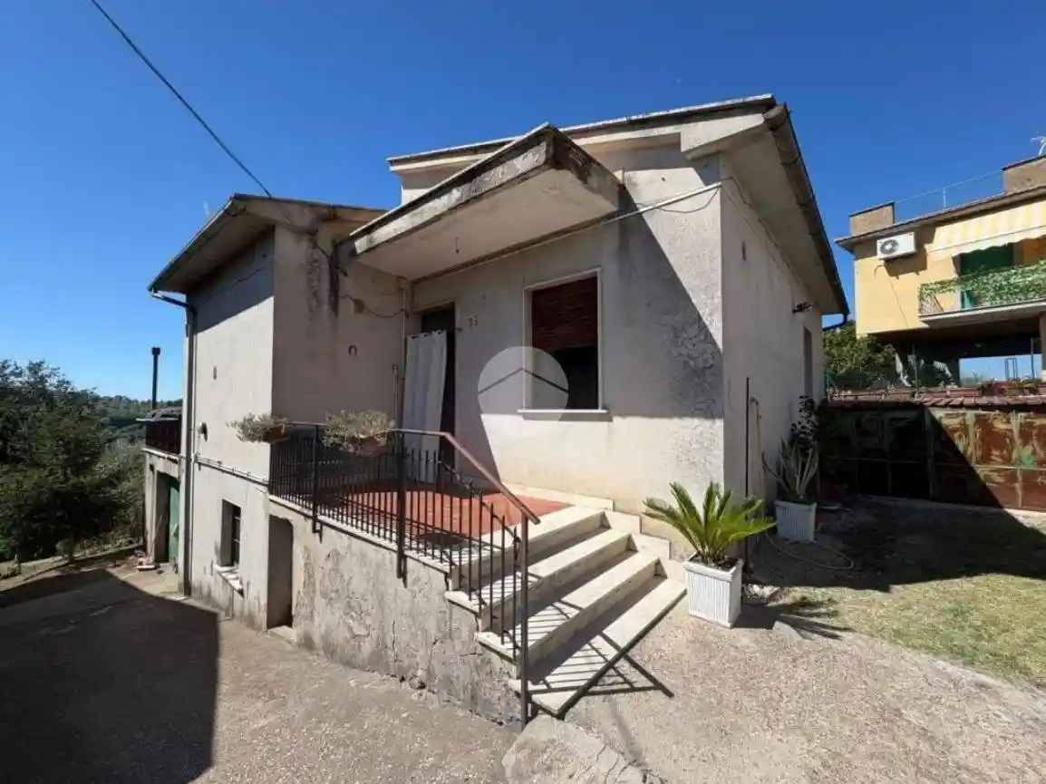 Casa indipendente in vendita a Fara in Sabina
