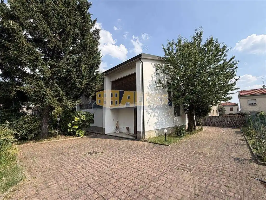 Villa in vendita a Limbiate