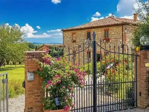 Rustico - Casale in vendita a Siena