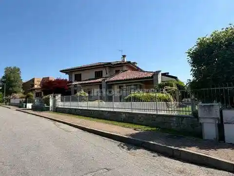 Villa in vendita a Pray