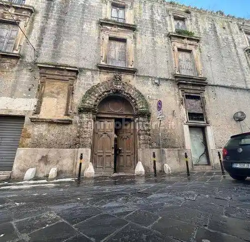 Palazzo - Edificio in vendita a Brindisi