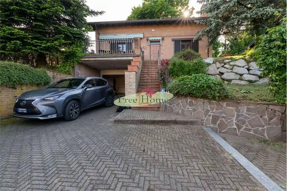Villa in affitto a Azzate