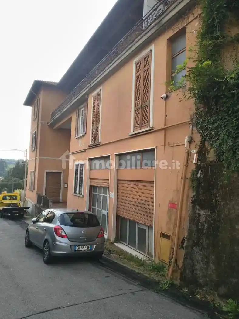 Casa indipendente in vendita a Varese
