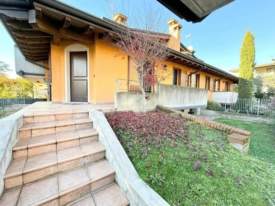 Villa in vendita a Dello