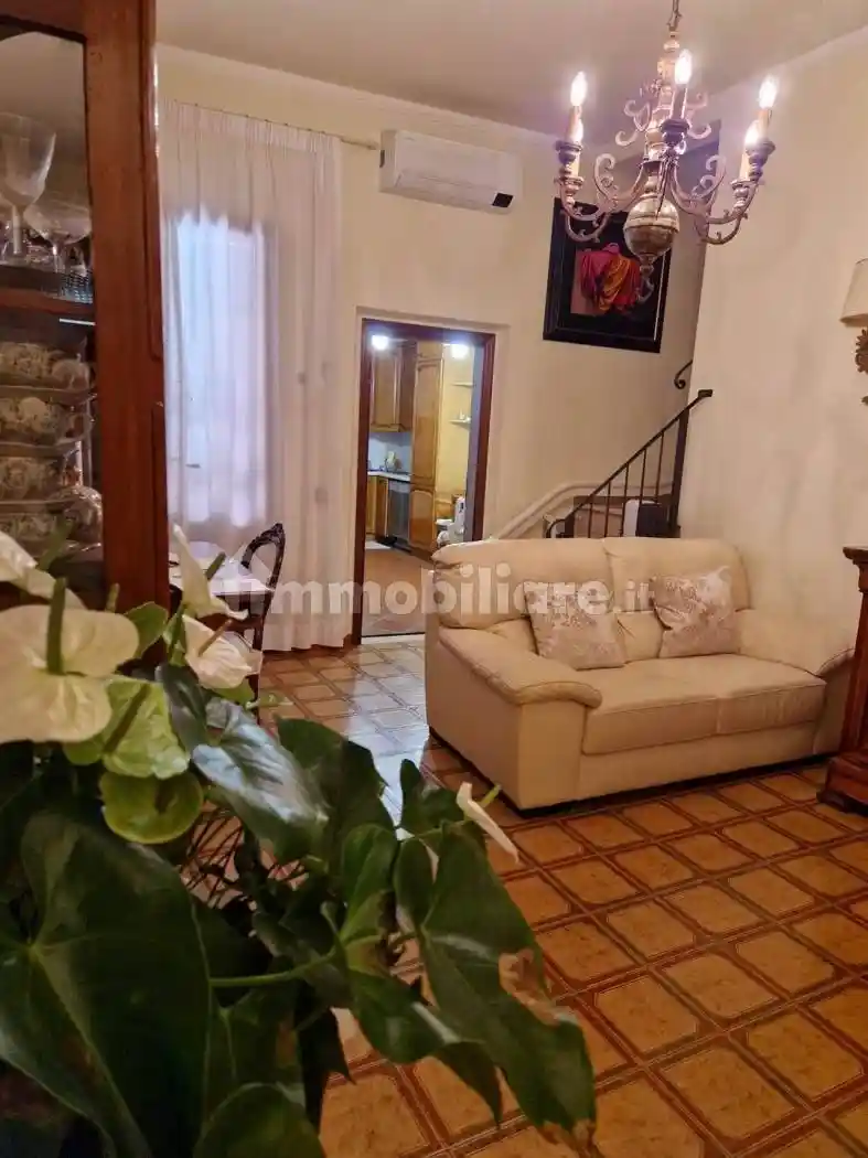 Casa indipendente in vendita a Campi Bisenzio