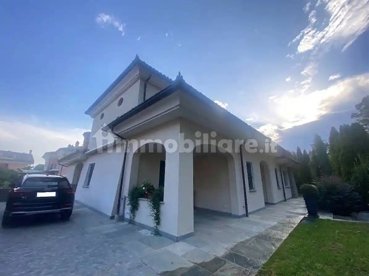Villa in vendita a Cherasco