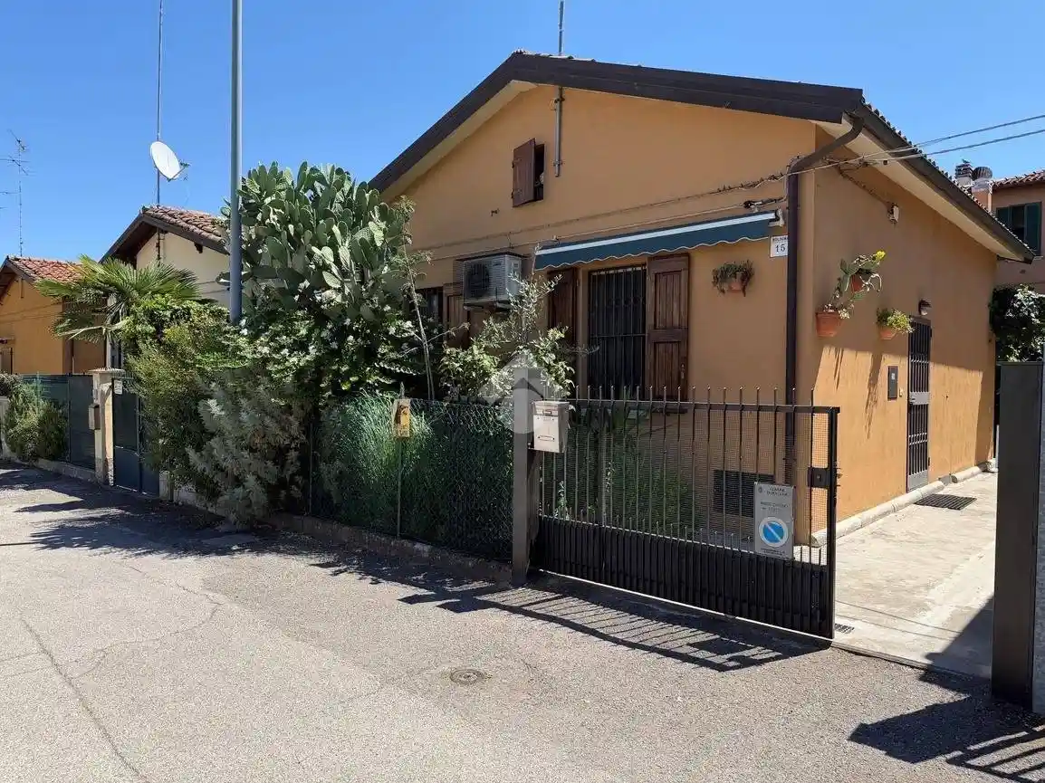 Casa indipendente in vendita a Bologna