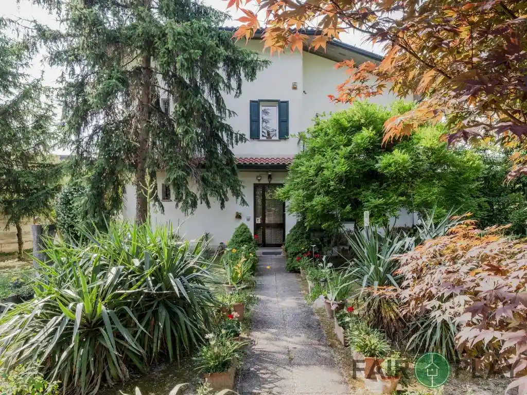 Villa in vendita a Russi