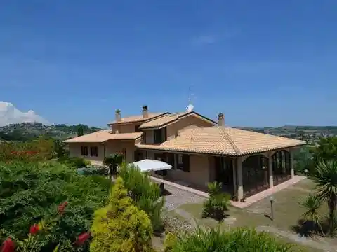 Villa in vendita a Acquaviva Picena