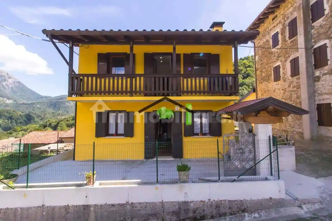 Villa in vendita a Vito d'Asio