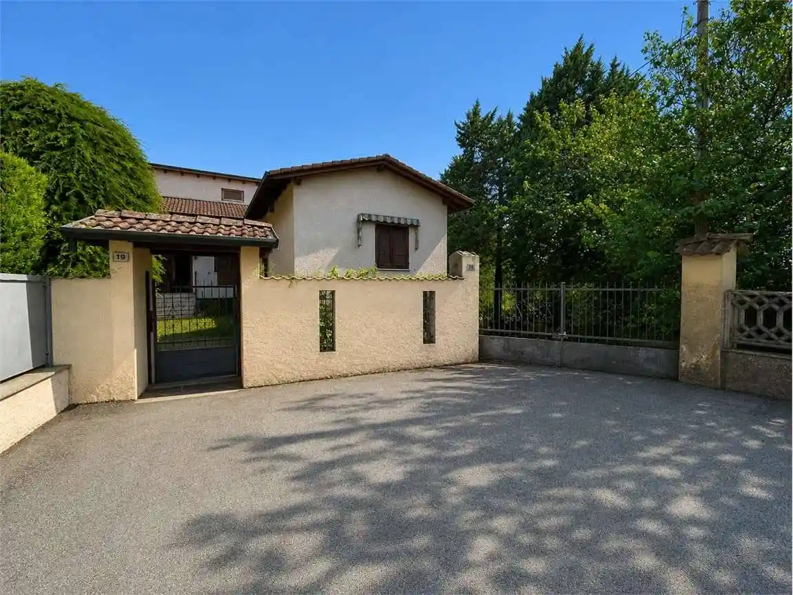 Villa in vendita a Urago d'Oglio
