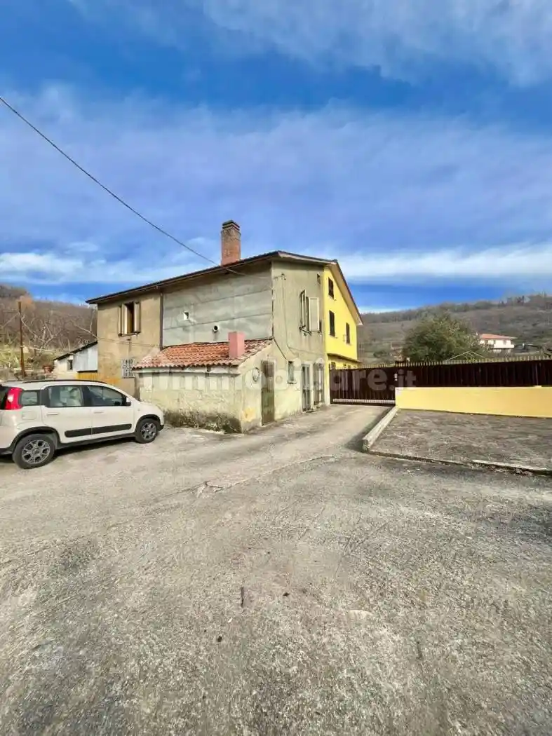 Casa indipendente in vendita a Contrada