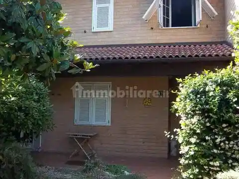 Villa in vendita a Pasturana