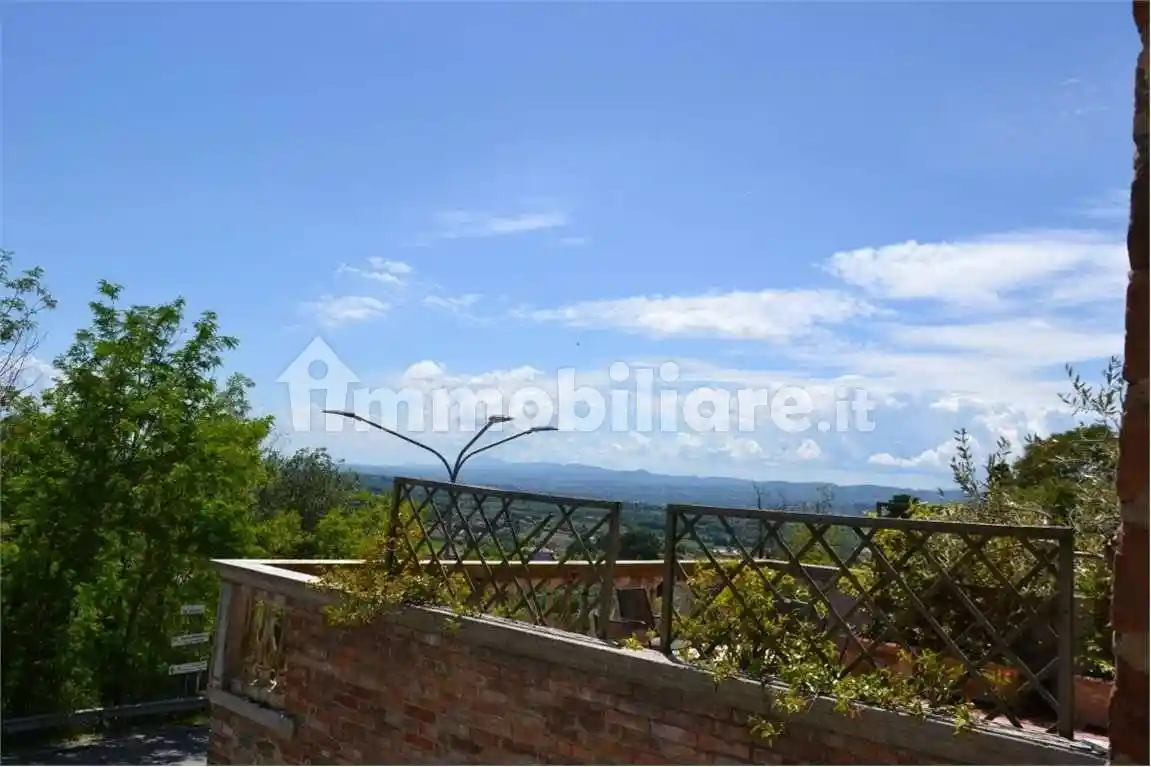 Appartamento in vendita a Lucignano