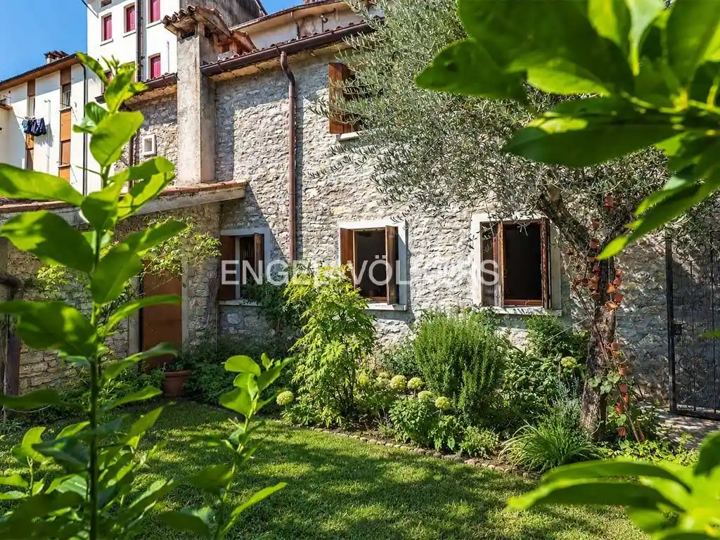 Villa in vendita a Revine Lago