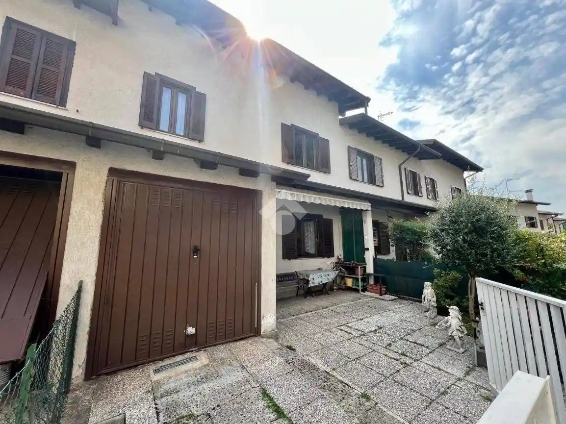 Villetta a schiera in vendita a Cocquio-Trevisago