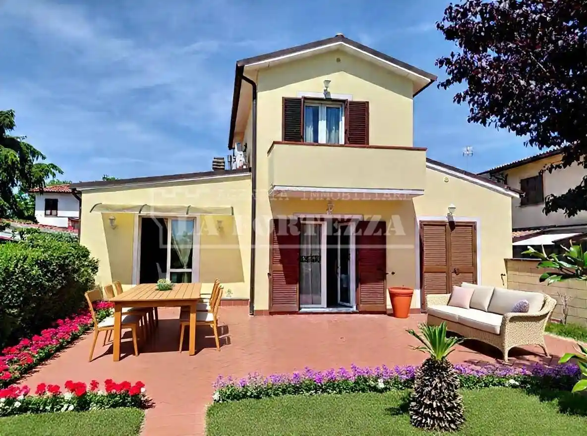 Villa in vendita a Cascina