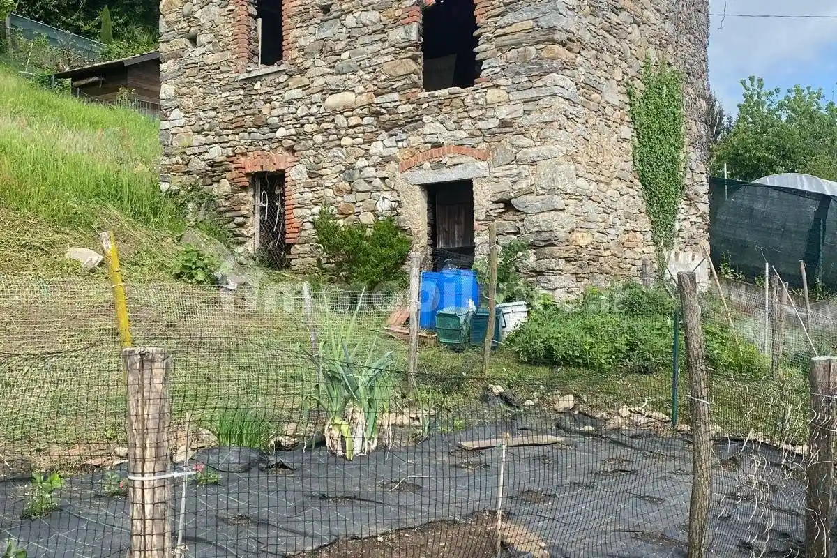 Rustico - Casale in vendita a Brissago-Valtravaglia