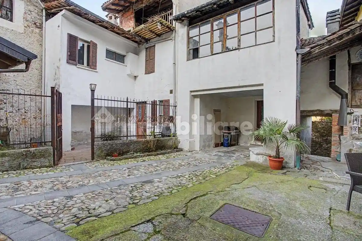 Casa indipendente in vendita a Brissago-Valtravaglia