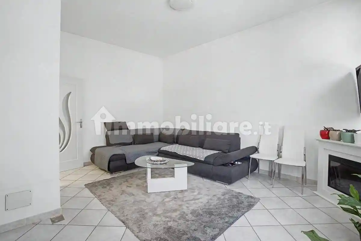 Appartamento in vendita a Cocquio-Trevisago