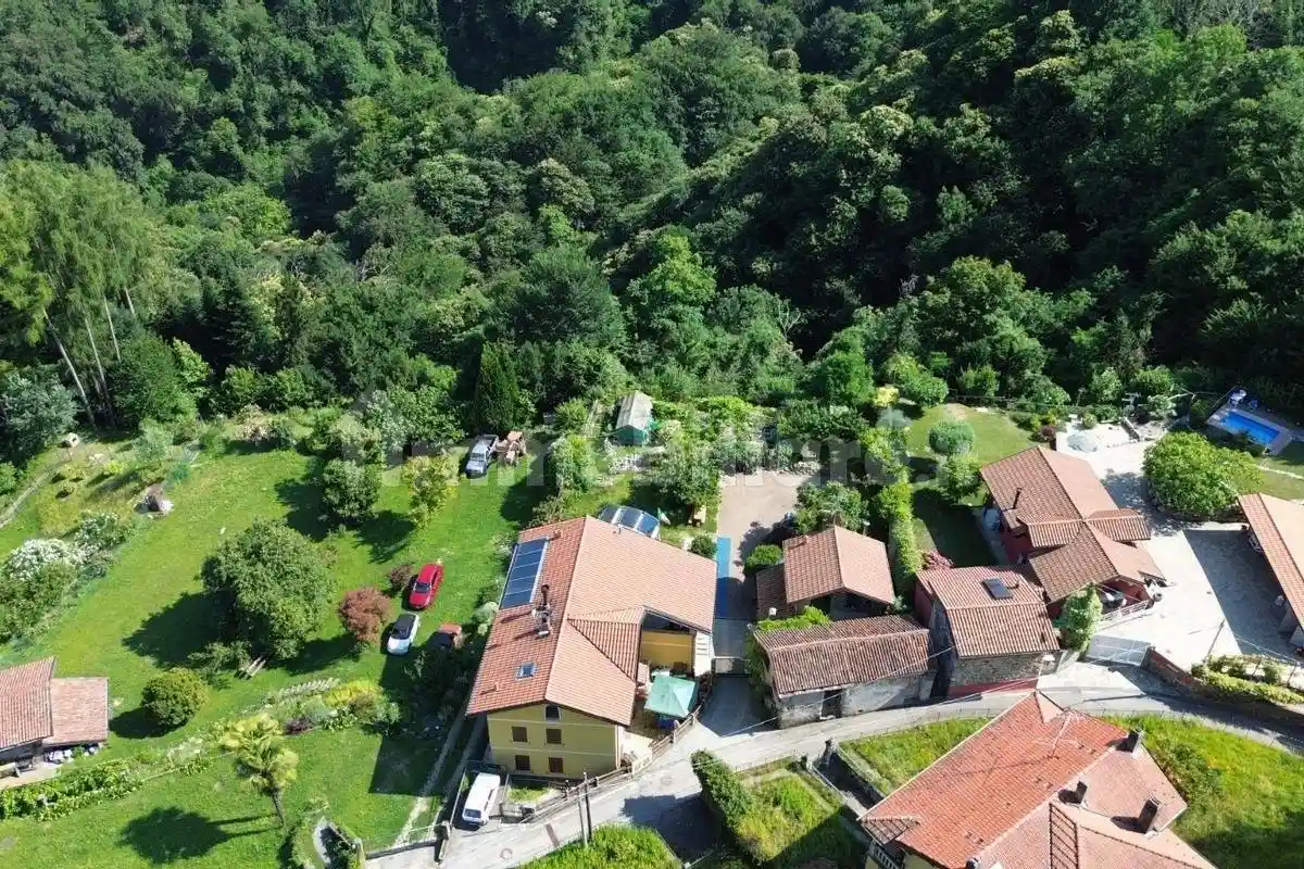 Villa in vendita a Brissago-Valtravaglia