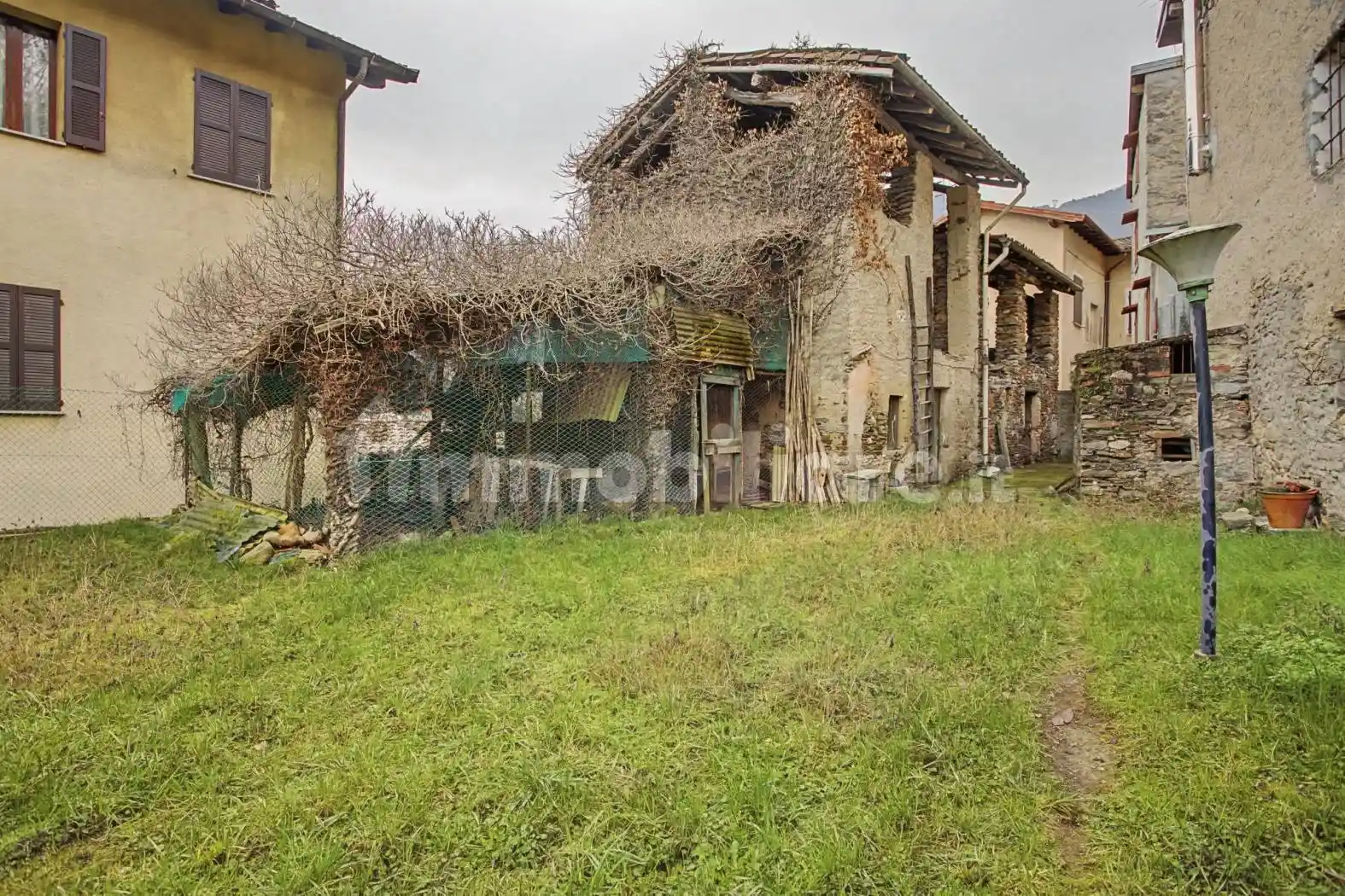 Rustico - Casale in vendita a Brissago-Valtravaglia