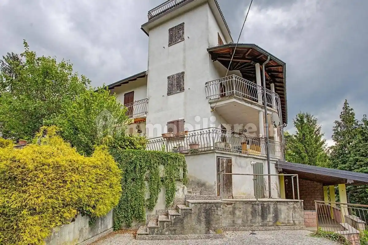 Appartamento in vendita a Cunardo