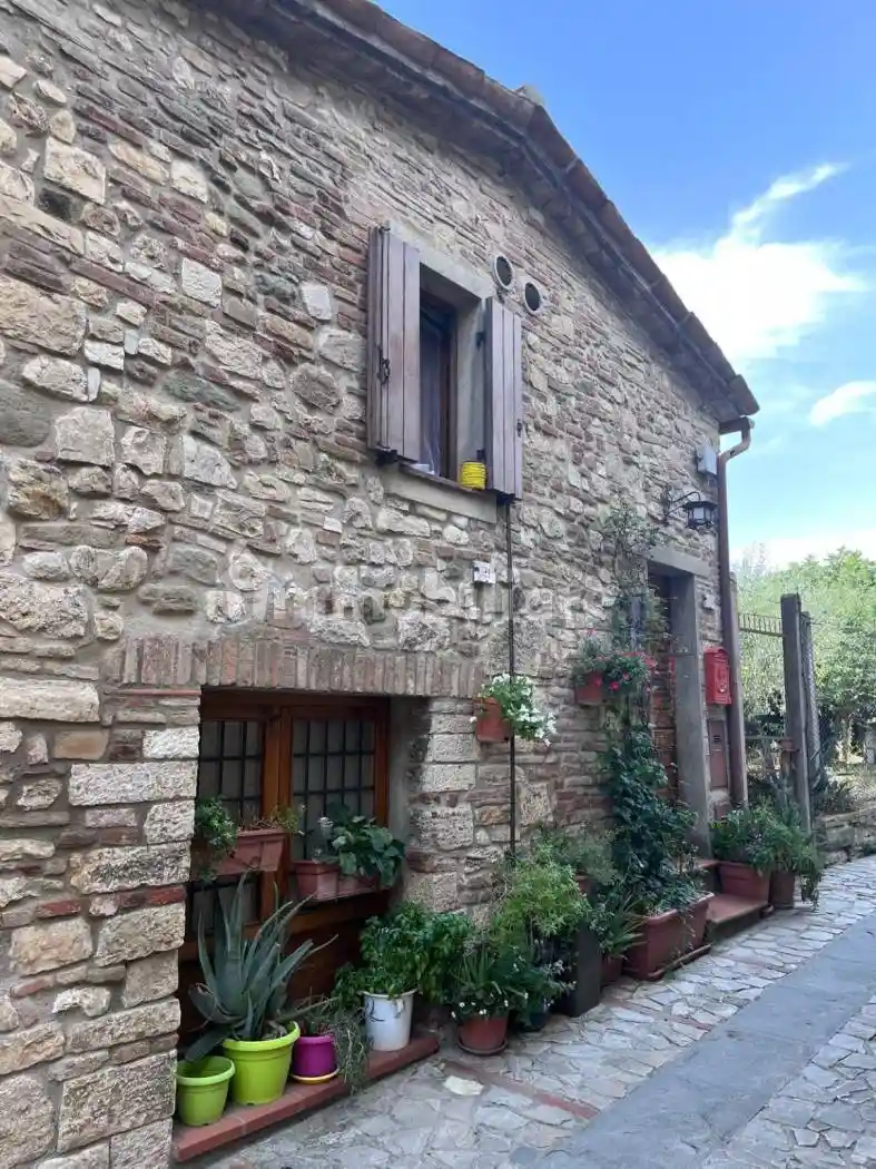 Palazzo - Edificio in vendita a Todi