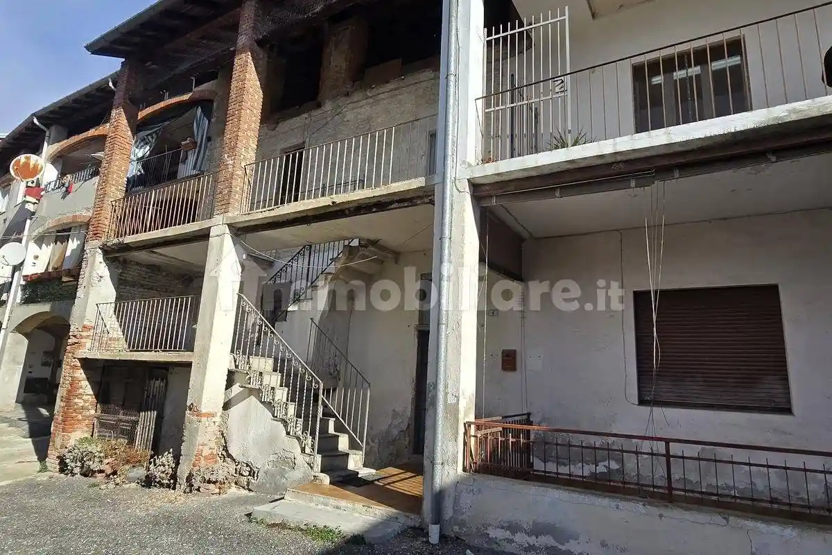 Rustico - Casale in vendita a Sangiano