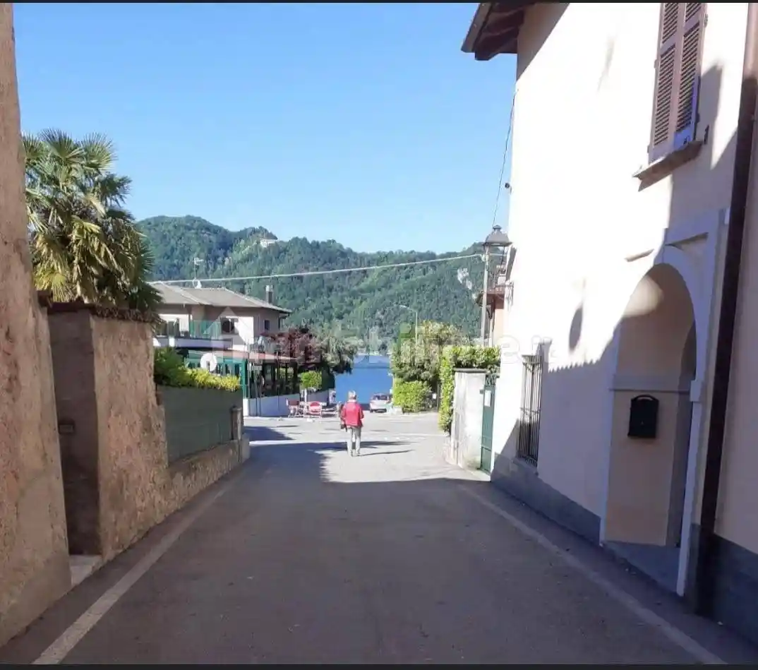 Appartamento in vendita a Brusimpiano