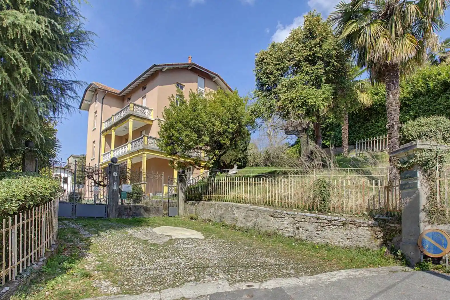 Villa in vendita a Cunardo